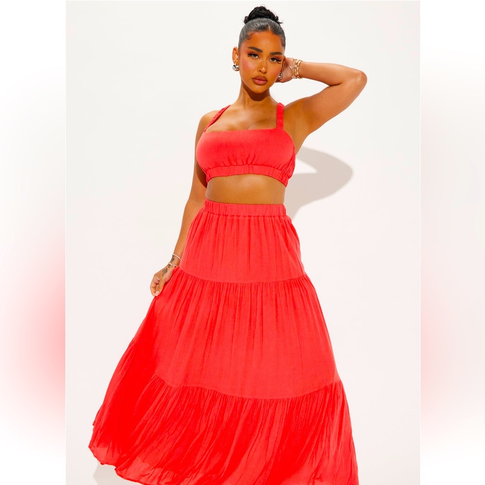Summer, summer, summertime fine! Slip into this sassy 2-piece maxi skirt set.